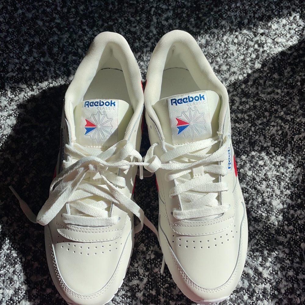 New Reebok classic - Picture 3 of 4